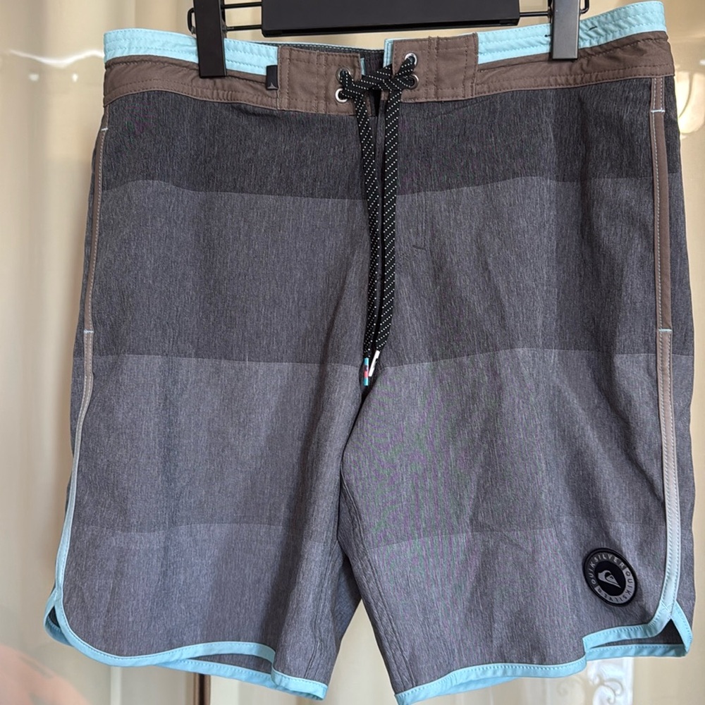 Quicksilver Gray/Aqua board shorts swim Size 33